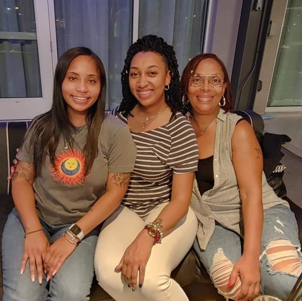 Meet your Posher, Aquayaya